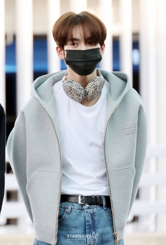 제로베이스원 한유진 '가려진 잘생김'[★포토]