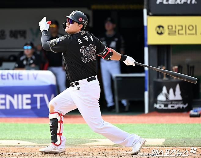 16일 오후 수원KT위즈파크에서 열린 '2024 신한 SOL Bank KBO리그' KIA 타이거즈와 KT 위즈의 경기, 6회말 무사 2루 KT 오재일이 1타점 적시타를 날리고 있다. 엑스포츠뉴스DB