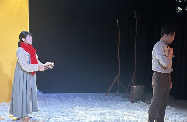 지난 16일 봉산문화회관 스페이스라온에서 진행한 연극 혜영에게 오픈리허설 모습.