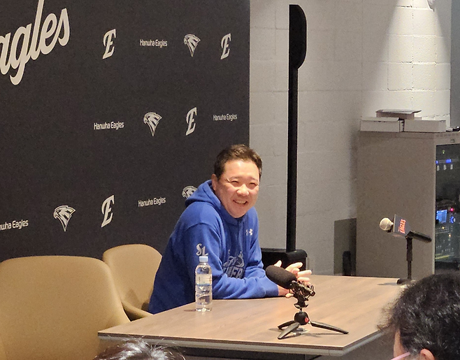 18일 2025 신한 SOL뱅크 KBO 포스트시즌 플레이오프 1차전을 앞두고 인터뷰 중인 삼성 라이온즈 박진만 감독. 정지윤기자 yooni@yeongnam.com