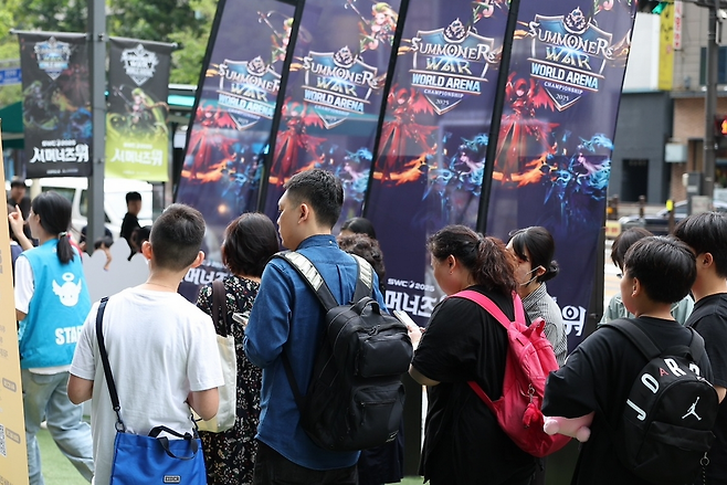 행사장 외부의 이벤트에도 많은 사람들이 몰렸다(제공=컴투스).