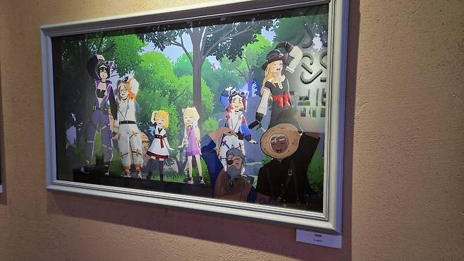 - 보통 이런 스크린샷은 함께 놀고 난 뒤 헤어지기 전에 찍는 경우가 많다 "퇴장하는 길에 배치한 것도 그런 느낌을 살린 게 아닐까?"