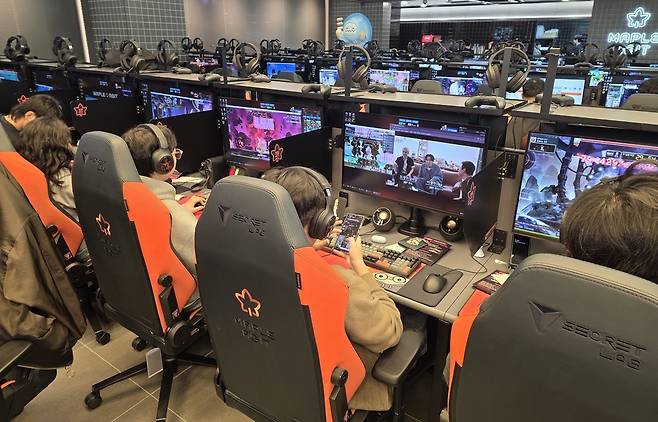 - 스페셜 오픈 이벤트인 만큼 다들 메이플만 실행했다