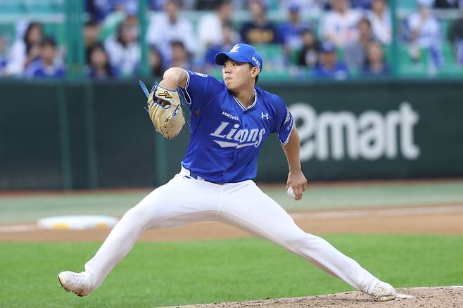 삼성 배찬승이 11일 인천SSG랜더스필드에서 열린 2025 KBO 준플레이오프 2차전 SSG와 경기에서 8회 역투하고 있다. 사진 | 삼성 라이온즈