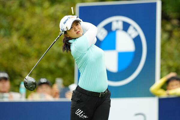 17일 전남 해남군 파인비치 골프링크스(파72)에서 열린 미국여자프로골프(LPGA) 투어 BMW 레이디스 챔피언십(총상금 230만 달러) 2라운드에 출전한 김세영이 티샷을 날리고 있다. /사진=BMW 레이디스 챔피언십 대회 조직위원회