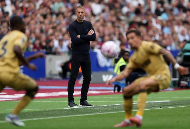 Soccer Football - Premier League - West Ham United v Crystal Palace - London Stadium, London, Britain - September 20, 2025 West Ham United manager Graham Potter reacts Action Images via Reuters/John Sibley EDITORIAL USE ONLY. NO USE WITH UNAUTHORIZED AUDIO, VIDEO, DATA, FIXTURE LISTS, CLUB/LEAGUE LOGOS OR 'LIVE' SERVICES. ONLINE IN-MATCH USE LIMITED TO 120 IMAGES, NO VIDEO EMULATION. NO USE IN BETTING, GAMES OR SINGLE CLUB/LEAGUE/PLAYER PUBLICATIONS. PLEASE CONTACT YOUR ACCOUNT REPRESENTATIVE FOR FURTHER DETAILS..<저작권자(c) 연합뉴스, 무단 전재-재배포, AI 학습 및 활용 금지>