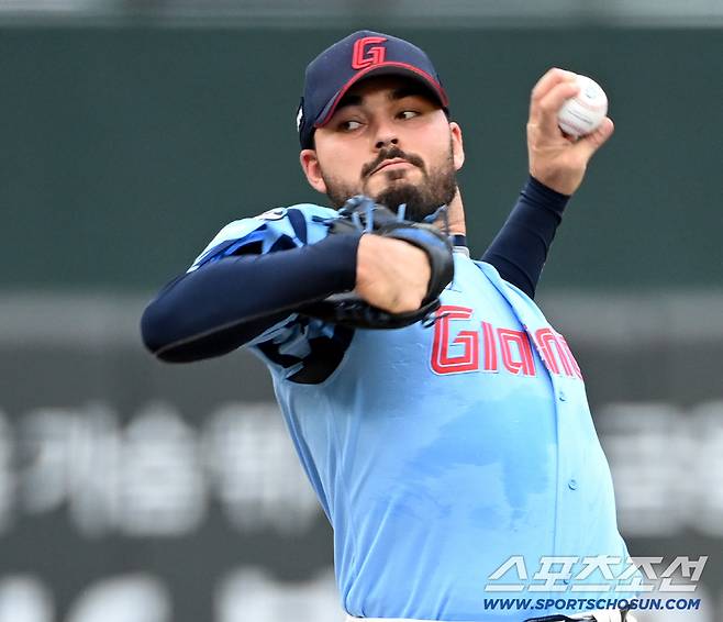 5일 부산 사직야구장에서 열린 KIA와 롯데의 경기, 롯데 선발투수 감보아가 역투하고 있다. 부산=허상욱 기자wook@sportschosun.com/2025.08.05/