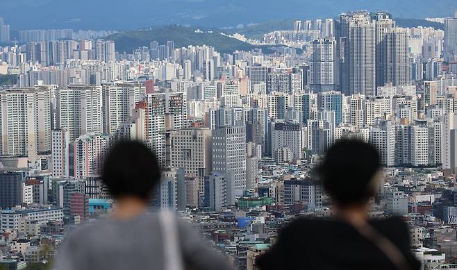 서울 남산에서 바라본 아파트 단지 모습./뉴스1