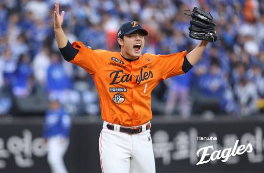 18일 대전 한화생명볼파크에서 열린 2025 신한 SOL뱅크 KBO리그 플레이오프(PO) 1차전 한화 이글스 우투 문동주(22)가 7회초 마운드에 올라 삼성 타선을 삼자범퇴 처리한 뒤 포효하고 있다. 한화이글스 제공