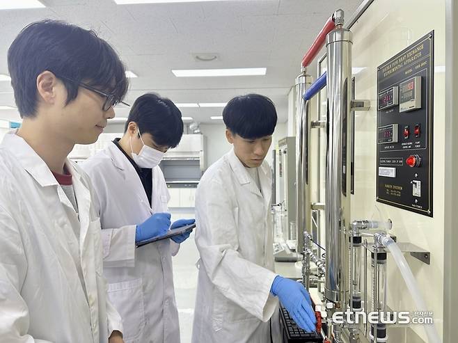 금오공대가 지난 3월부터 시행한 TA 멘토링 모습
