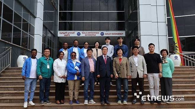 경기도의회 미래과학협력위원회가 최근 에티오피아를 방문해 공적개발원조 사업을 점검하고 기념 촬영했다.