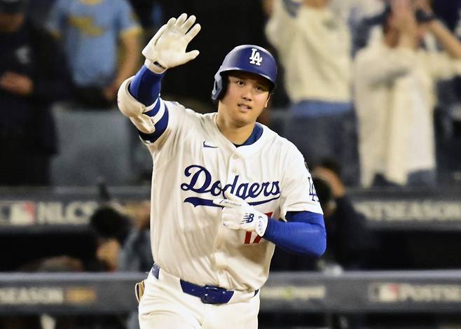 <yonhap photo-4337="">오타니 쇼헤이가 투타 맹활약으로 소속팀 다저스의 월드시리즈 진출을 이끌었. Photo by John McCoy/UPI/2025-10-18 12:00:40/ <저작권자 ⓒ 1980-2025 ㈜연합뉴스. 무단 전재 재배포 금지, AI 학습 및 활용 금지></yonhap>