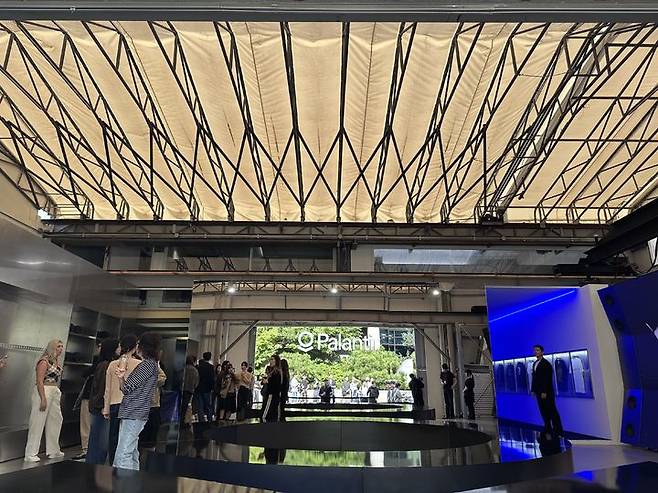 [서울=뉴시스] 전병훈 기자 = 팔란티어가 지난 14일 성수동에 선보인 오프라인 팝업스토어 모습.  *재판매 및 DB 금지