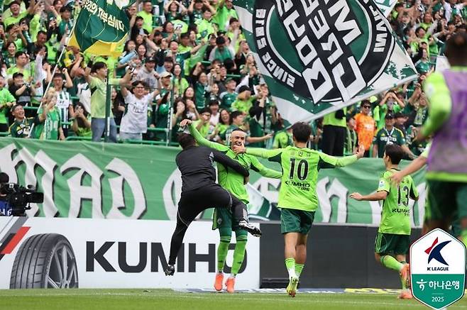 [서울=뉴시스]K리그1 전북, 통산 10번째 우승. (사진=한국프로축구연맹 제공)