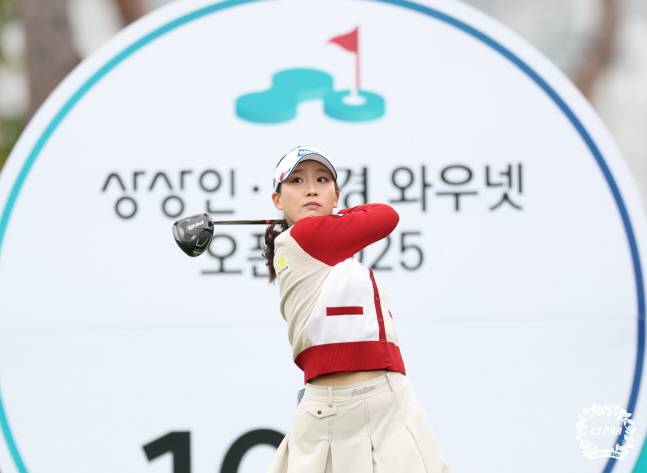 이율린이 18일 KLPGA 투어 상상인·한경 와우넷 오픈 3라운드에서 드라이버 티샷을 날리고 있다. /사진=KLPGT 제공