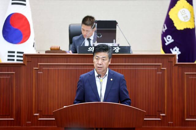 김성우 의원이 성주군 아동학대 예방 및 피해아동 보호에 관한 조례안 제정을 주장하고 있다. 성주군의회 제공