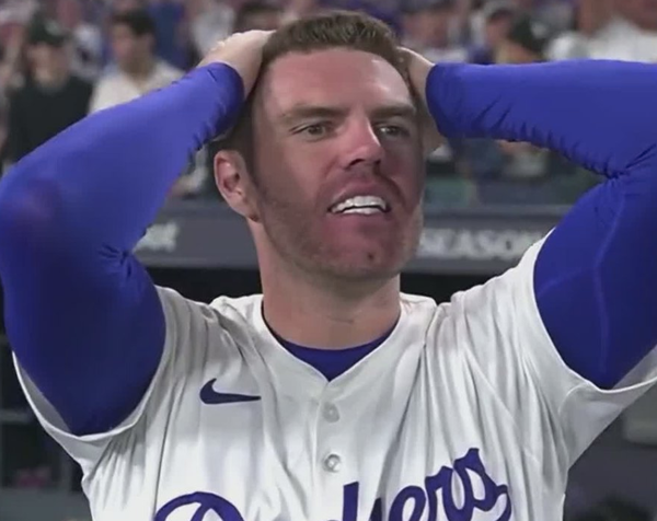 프레디 프리먼이 오타니의 장외 홈런을 보고 마치 유령을 본 듯한 표정을 짓고 있다