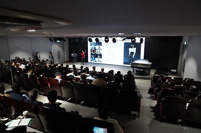 한국패션협회가 지난 14일 영원무역 명동빌딩에서 '2025 의류제조 혁신포럼'을 열었다. (한국패션협회 제공)