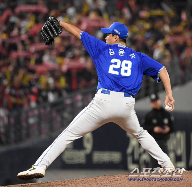 28일 광주 기아챔피언스필드에서 열린 한국시리즈 5차전 KIA 타이거즈와 삼성 라이온즈의 경기. 삼성 김윤수가 역투하고 있다. 광주=박재만 기자 pjm@sportschosun.com/2024.10.28/