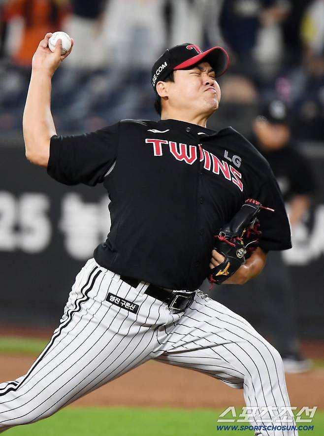 29일 대전 한화생명볼파크에서 열린 LG-한화전. 7회말 등판한 장현식이 투구하고 있다. 대전=정재근 기자 cjg@sportschosun.com/2025.9.29/