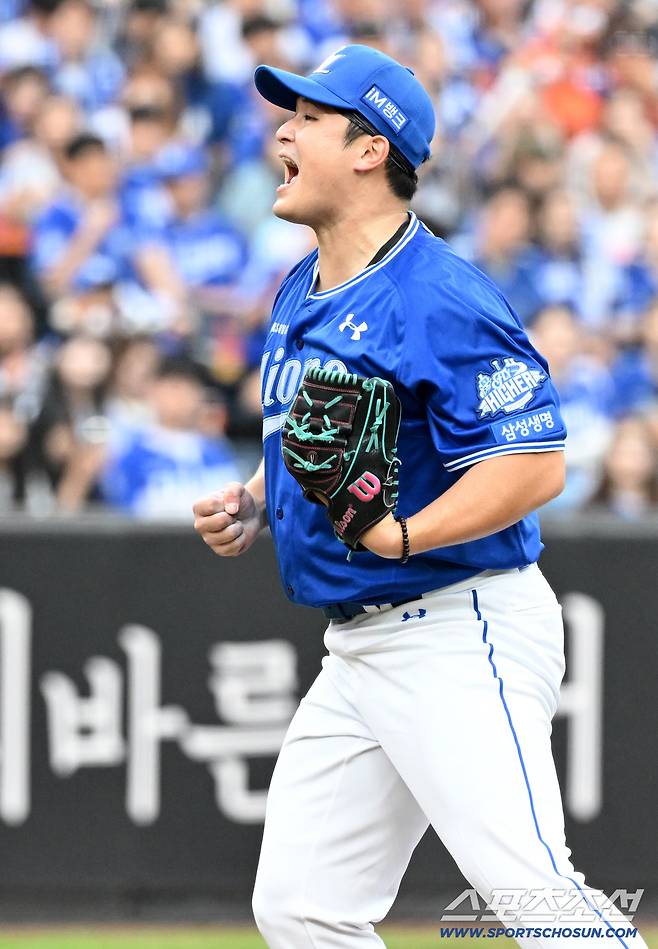 19일 대전한화생명볼파크에서 열린 삼성과 한화의 PO 2차전. 7회말 투구를 무실점으로 마친 최원태가 환호하고 있다. 대전=허상욱 기자wook@sportschosun.com/2025.10.19/