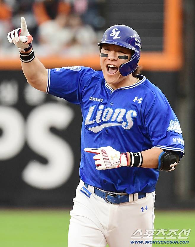 19일 대전 한화생명볼파크에서 열린 삼성과 한화의 PO 2차전. 9회초 투런홈런을 날린 삼성 강민호. 대전=송정헌 기자songs@sportschosun.com/2025.10.19/