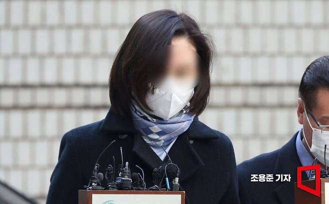 정경심 전 동양대 교수가 항소심 선고공판에 출석하고 있는 모습.