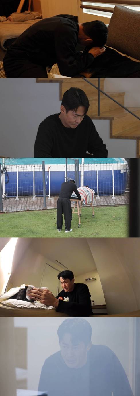 19일 방송되는 SBS ‘미운 우리 새끼’(미우새)에서는 배우 배정남이 갑작스럽게 세상을 떠난 반려견 벨과의 가슴 아픈 이별 과정이 공개된다. 전신마비 판정을 이겨낸 ‘기적의 아이콘’이었던 벨은 최근 예기치 못한 심장마비로 무지개다리를 건넜다. 배정남은 잠든 듯한 벨을 끌어안고 “자나… 일어나 봐라…”라며 오열해 보는 이들의 마음을 아프게 했다. 유일한 가족이었던 벨에게 배정남이 전하는 마지막 선물과 두 가족의 애틋한 마지막 이야기가 시청자들의 눈물샘을 자극할 예정이다.