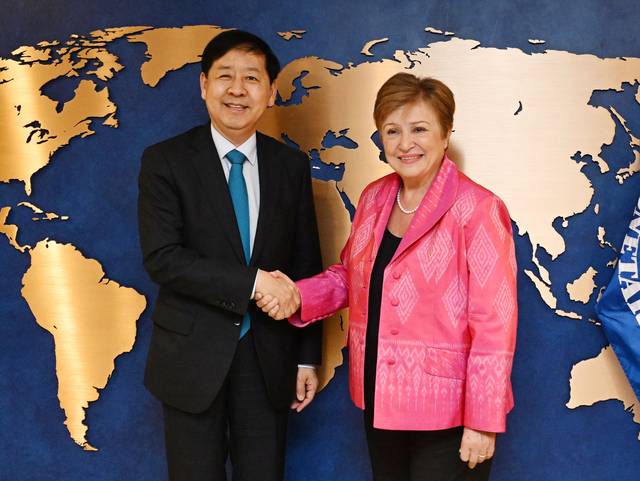 구윤철 부총리 겸 기획재정부 장관이 17일(현지시간) 국제통화기금(IMF)에서 크리스탈리나 게오르기에바 IMF 총재와 면담하고 있다. [기획재정부]