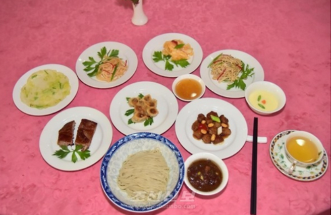 평양 창광음식점거리 짜장면집의 모습. 사진=조선신보 연합뉴스