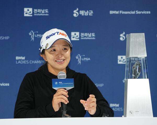 2025년 미국여자프로골프(LPGA) 투어 '가을 아시안 스윙' 두 번째 대회인 BMW 레이디스 챔피언십 우승을 차지한 김세영 프로가 공식 우승 인터뷰하는 모습이다. 사진제공=BMW 레이디스 챔피언십 대회 조직위원회 (사진을 무단으로 사용하지 마십시오.)