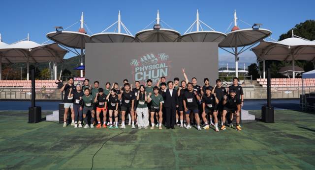 ▲ 춘천레저·태권도조직위원회는 18~19일 춘천 일원에서 1200여명의 시민들이 참여한 가운데 ‘시민레저이벤트’를 개최했다. 사진은  송암스포츠타운에서 진행된 ‘피지컬춘 100’ 행사 모습. 춘천레저·태권도조직위원회 제공.