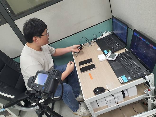 이상협 수석이 에이징 검토를 하고 있다. 수원=윤현주 기자