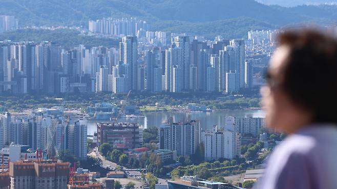 서울 남산에서 바라본 한강변 아파트 및 주택단지들 [사진 출처 = 연합뉴스]
