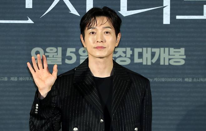 배우 정성일은 지난 14일 9년여 결혼 생활에 종지부를 찍은 사실을 알렸다. 슬하에 아들 하나를 두고 있으며, 정성일과 배우자 측 모두에 귀책 사유는 없다 밝혔다. 뉴시스