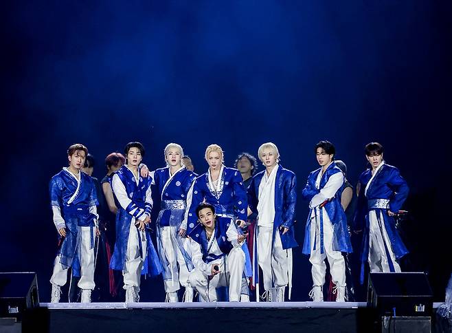 스트레이 키즈가 인천 아시아드 주경기장에서 1년간 34개 도시를 돌며 진행한 월드투어 ‘도미네이트’의 피날레를 화려하게 장식했다.&nbsp;사진제공 | JYP 엔터테인먼트