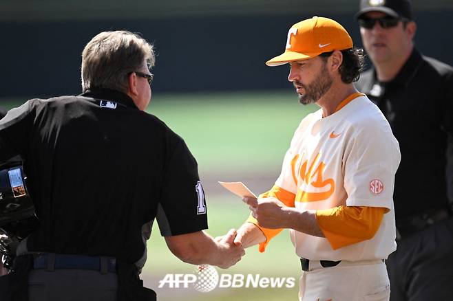 토니 비텔로(오른쪽) 테네시대학 감독. /AFPBBNews=뉴스1