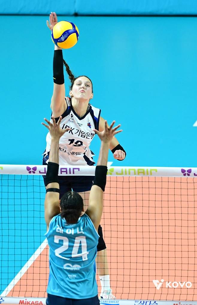 IBK기업은행 빅토리아의 강타 [한국배구연맹 제공. 재판매 및 DB 금지]
