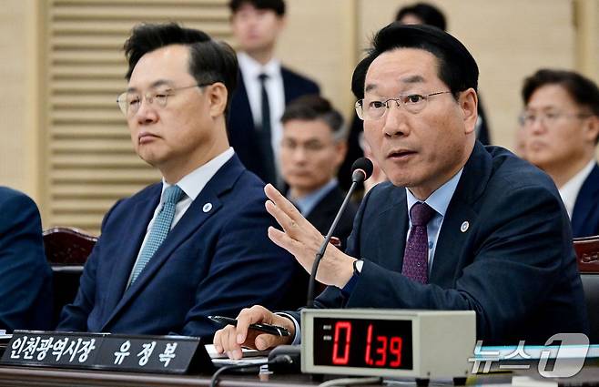 유정복 인천광역시장이 20일 시청 대회의실에서 열린 '2025년 국회 행정안전위원회 국정감사'에서 의원들의 질문에 답변하고 있다. (인천시 제공.재판매 및 DB금지)