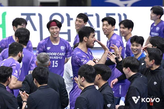 우리카드가 20일 열린 2025-26 V리그 남자부 개막전에서 한국전력을 3-0으로 제압했다. (KOVO 제공)