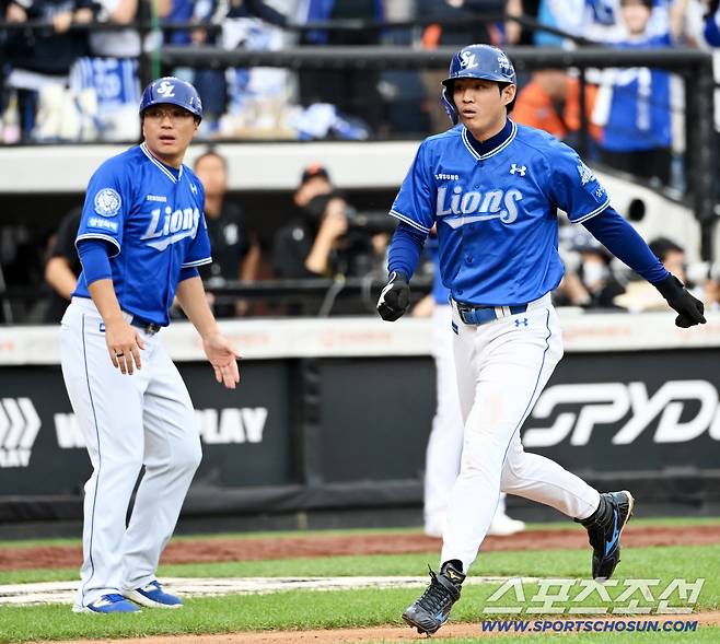 19일 대전한화생명볼파크에서 열린 삼성과 한화의 PO 2차전. 4회초 2사 1,3루 디아즈의 적시타때 1루주자 구자욱이 홈으로 파고들다 멈춰서고 있다. 구자욱은 태그아웃됐다. 대전=허상욱 기자wook@sportschosun.com/2025.10.19/