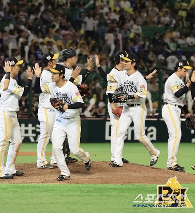 소프트뱅크가 20일 니혼햄과 클라이맥스시리즈 파이널 스테이지 6차전에서 2대1로 이겼다. 시리즈 전적 4승3패를 기록, 재팬시리즈 진출에 성공했다. 사진캡처=소프트뱅크 호크스 SNS