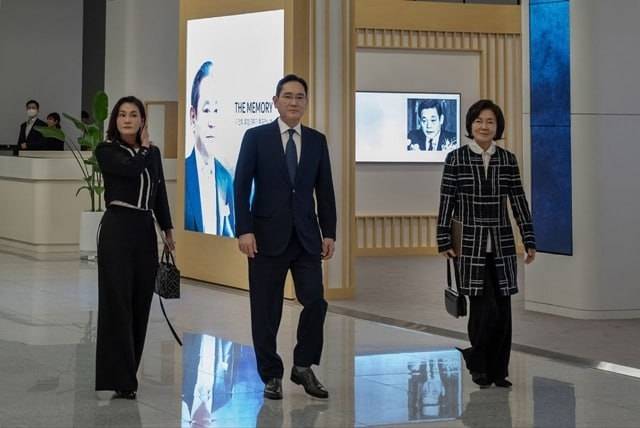 이서현 삼성물산 사장(왼쪽부터), 이재용 삼성전자 회장, 홍라희 전 삼성미술관 리움 관장이 지난 2023년 열린 이건희 선대회장 3주기 추모 음악회에 참석하고 있다. /삼성