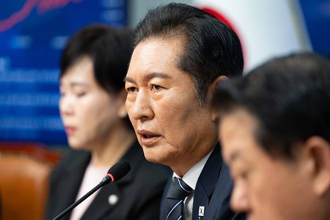 정청래 더불어민주당 대표가 20일 서울 여의도 국회에서 열린 최고위원회의에서 모두 발언을 하고 있다. /뉴스1