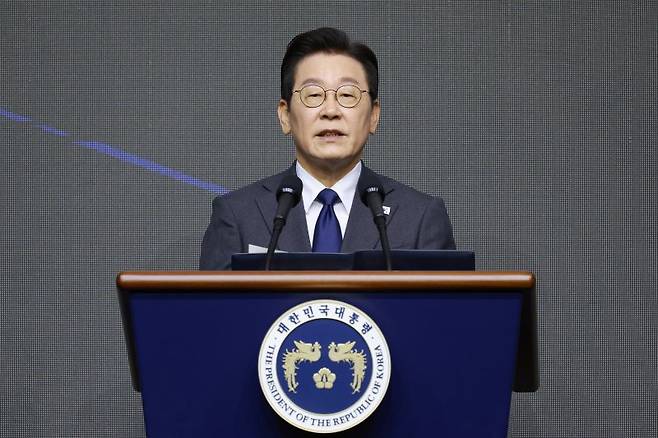 이재명 대통령이 20일 경기 고양시 킨텍스에서 열린 서울 ADEX 2025 개막식에서 축사하고 있다. 연합뉴스