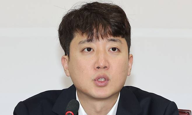 이준석 개혁신당 대표가 지난 16일 서울 여의도 국회에서 열린 최고위원회의에서 발언하고 있다. 연합뉴스