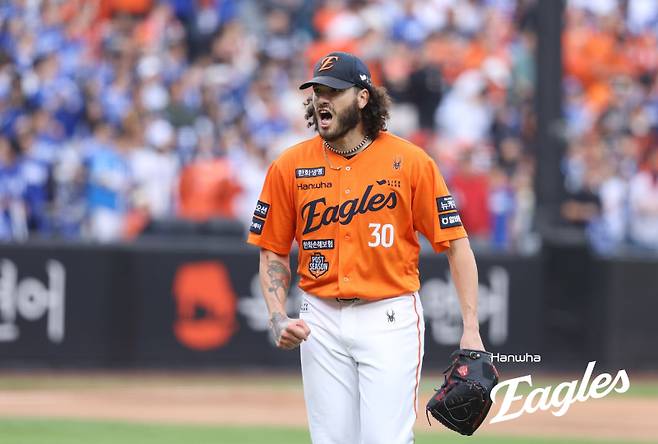 플레이오프 1차전에서 일격을 당한 폰세가 다음 가을 등판 호투를 자신했다. 사진=한화 이글스
