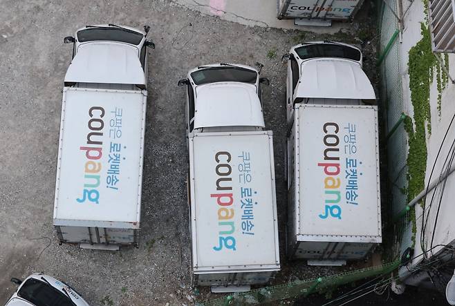 서울 시내에 쿠팡 배송 차량이 주차돼 있다. 사진=연합뉴스