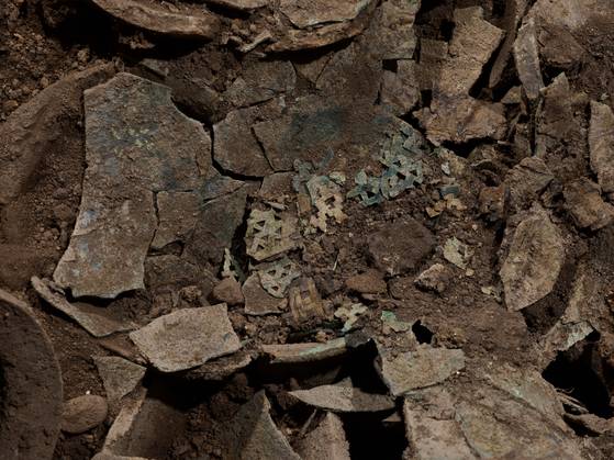 Artifacts found within the newly discovered Hwangnam-dong Wooden Chamber Tomb No. 1, presumed to have been made during the Silla Dynasty (57 B.C.-A.D. 935) [KOREA HERITAGE SERVICE]