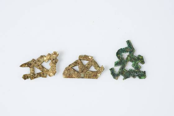 Artifacts found within the newly discovered Hwangnam-dong Wooden Chamber Tomb No. 1, presumed to have been made during the Silla Dynasty (57 B.C.-A.D. 935) [KOREA HERITAGE SERVICE]